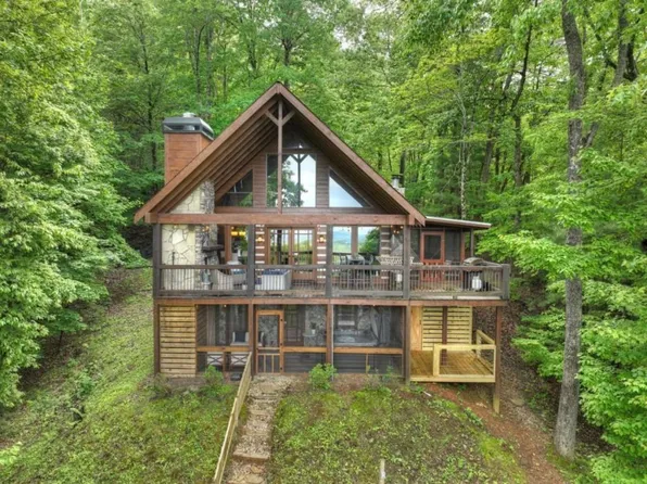 181 Ridge Cir, Blue Ridge, GA 30513