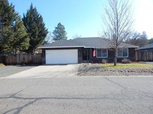 452 Yew Wood Dr, Shady Cove, OR