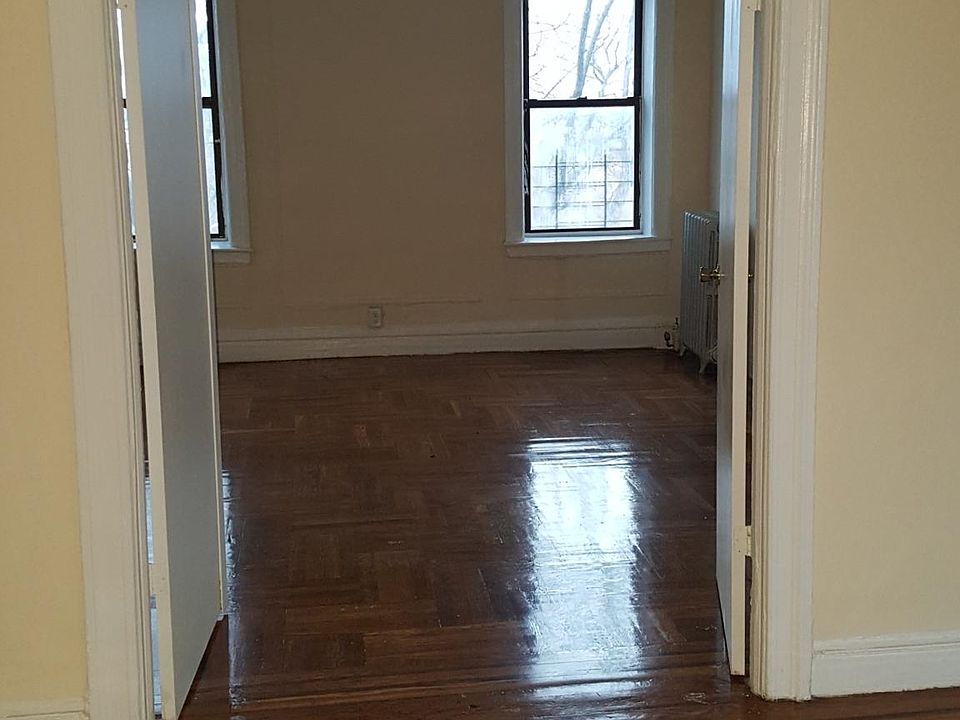 1st image of 670 E 232nd St