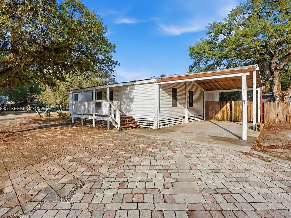 1st image of 740 Bennett Ave