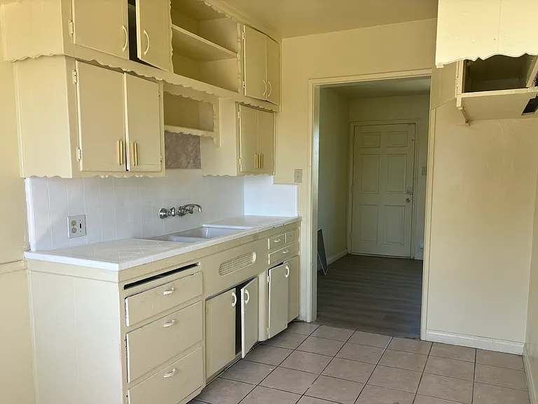 San Antonio Ave — Photo 1