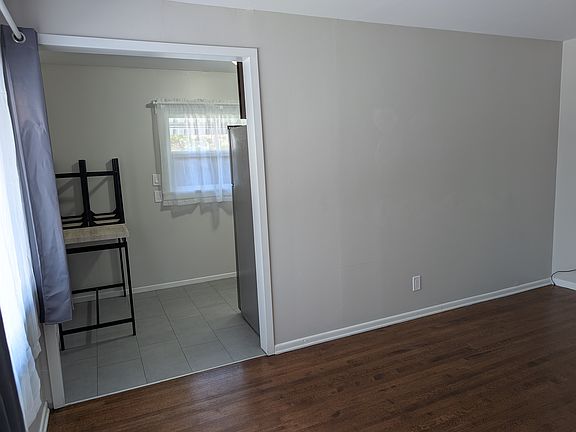 5th image of 3747 Florence St