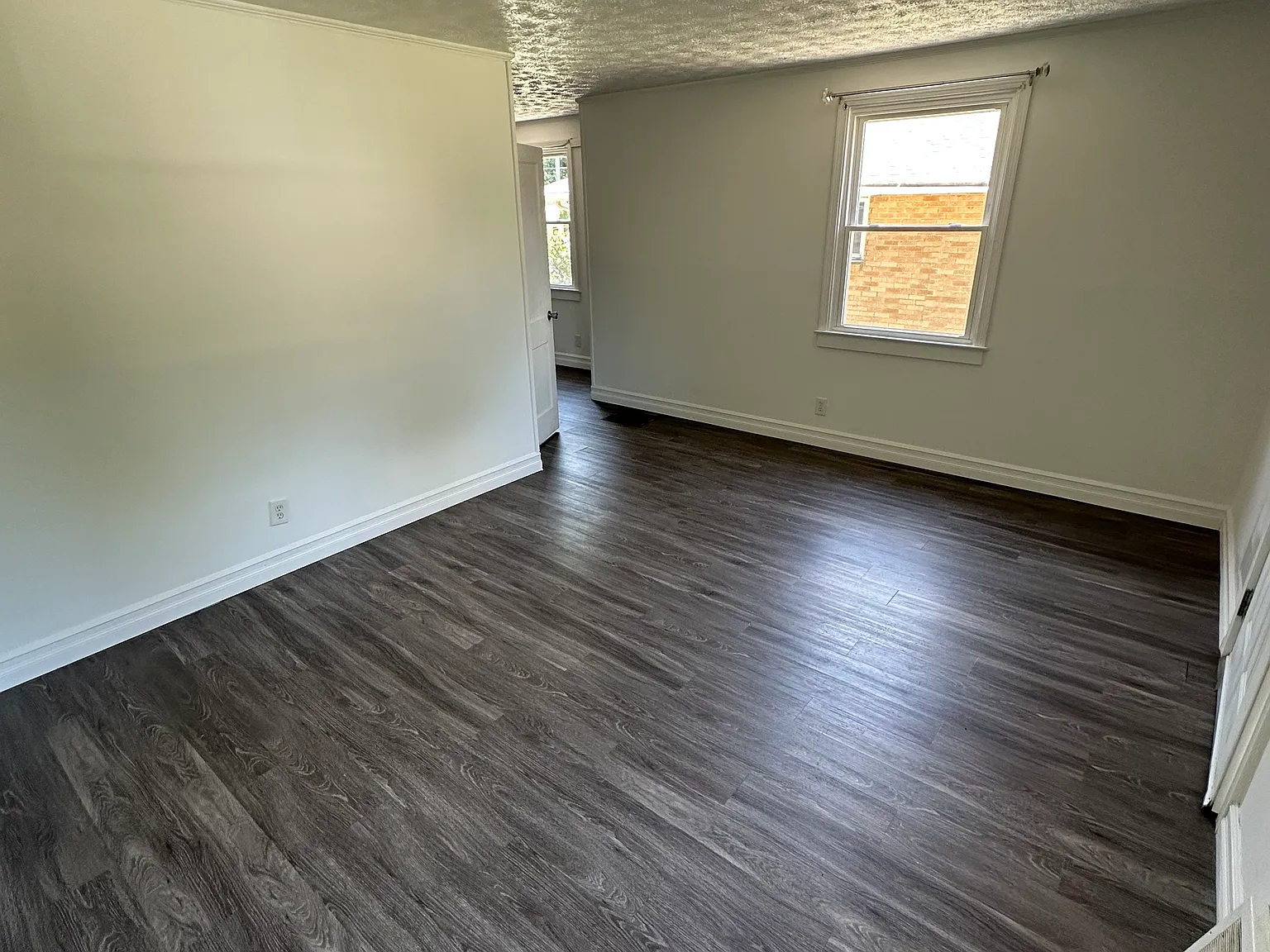 3 bed, 906 sqft, $1,200 — Photo 2