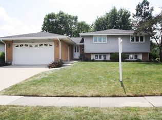 619 Lamorak Dr, Schaumburg, IL 60193