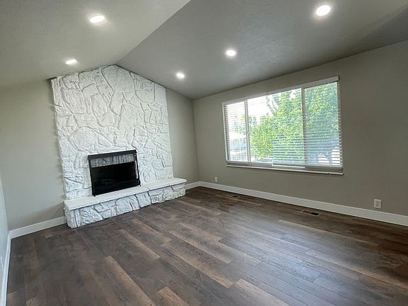 3rd image of 951 W Potomac Cir