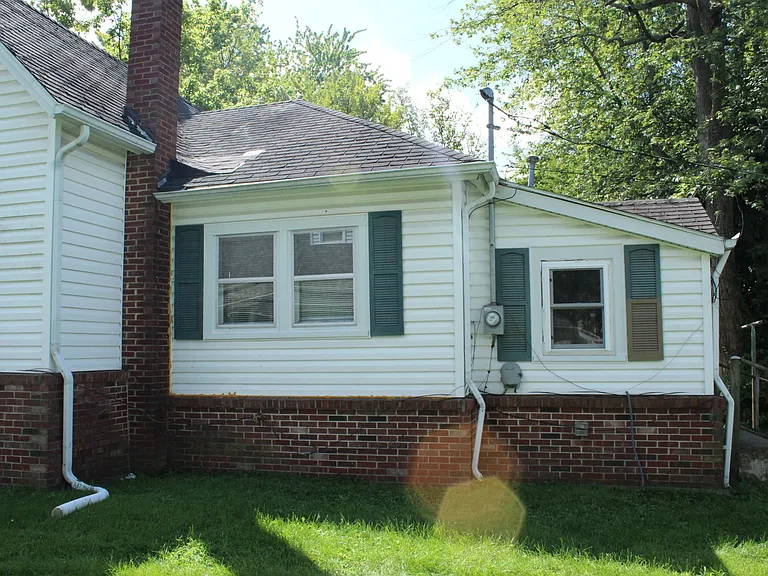 1411 S Webster St — Photo 17
