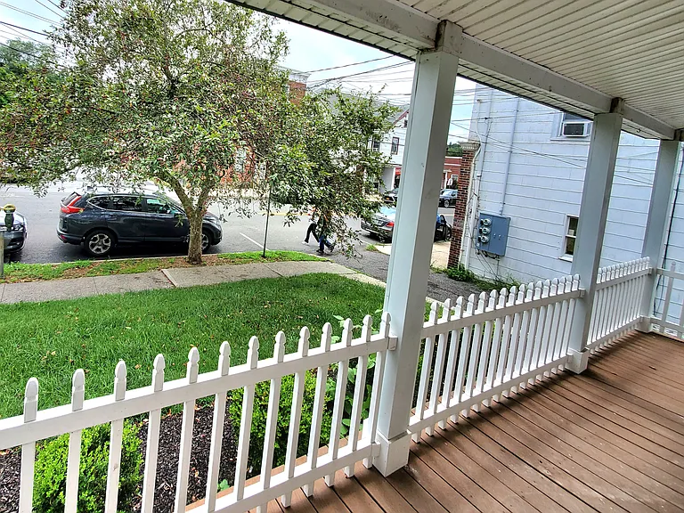 11 Franklin Ave #4 — Photo 6