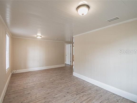 4th image of 761 Foster Ave