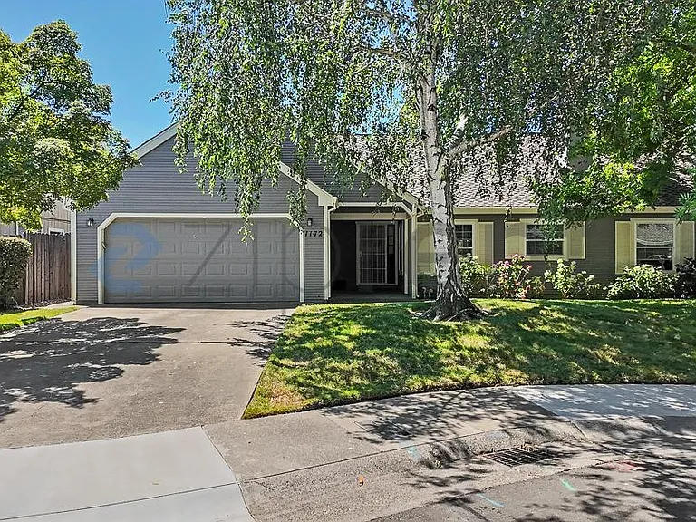 1172 Spruce Tree Cir — Photo 1
