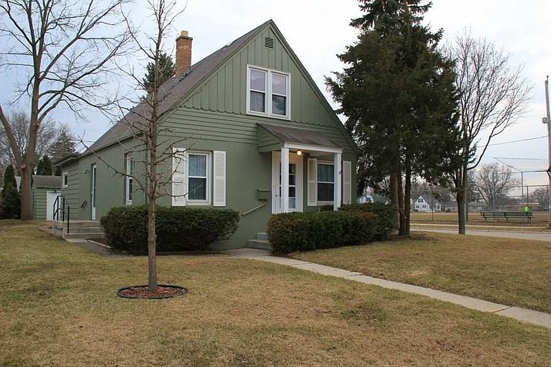 1st image of 153 W Roberta Ave
