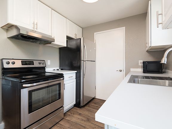 4th image of 502 S Cloverdale St APT 202