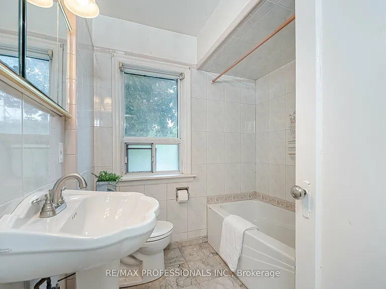 111 Keele St — Photo 22