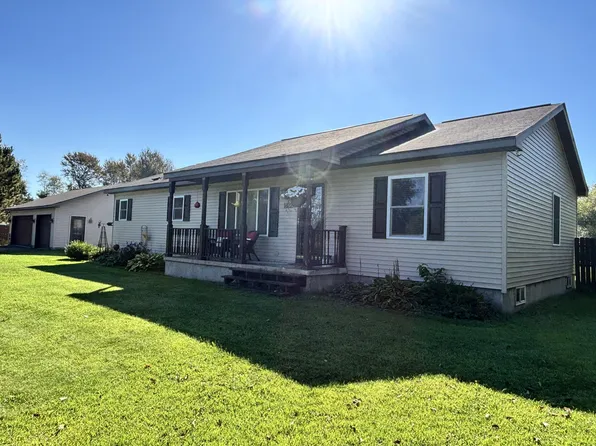 1822 E 10th Ave, Sault Ste Marie, MI 49783