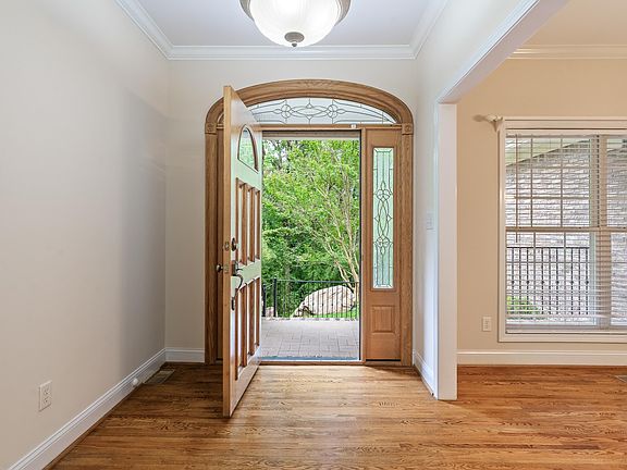 3rd image of 137 Mountain Oaks Dr