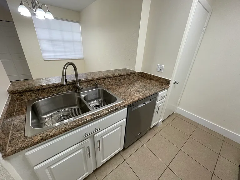 2811 N Oakland Forest Dr #102 — Photo 2