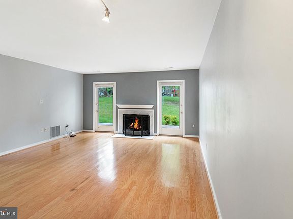 4th image of 2 Edgewood Green Ct