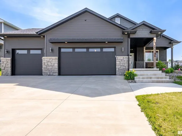 3812 Joyce Ln, Davenport, IA 52806