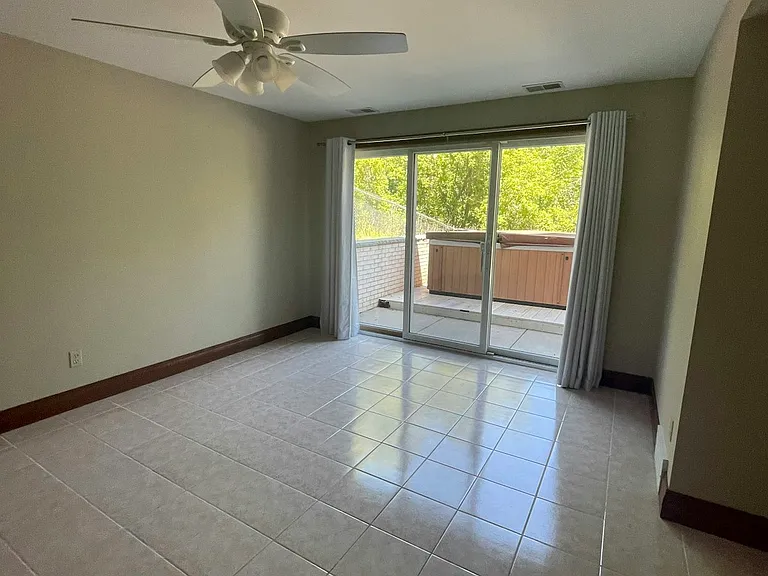 4390 N River Rd — Photo 37