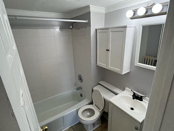 4th image of 554 Bellows St #13