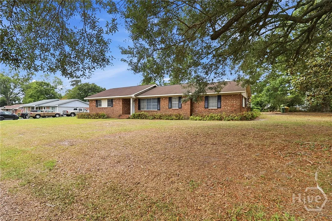 3 bed, 2.0 bath, 1538 sqft, $2,050 — Photo 2