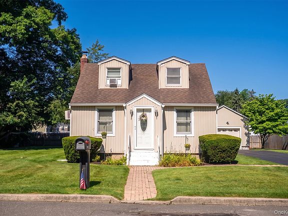 2nd image of 120 Aspen Road