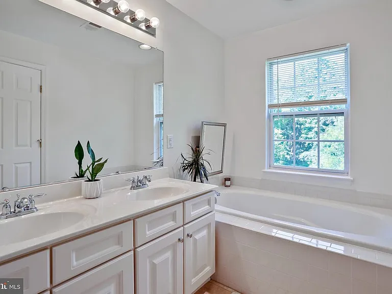 1307 Pendleton Ln — Photo 17