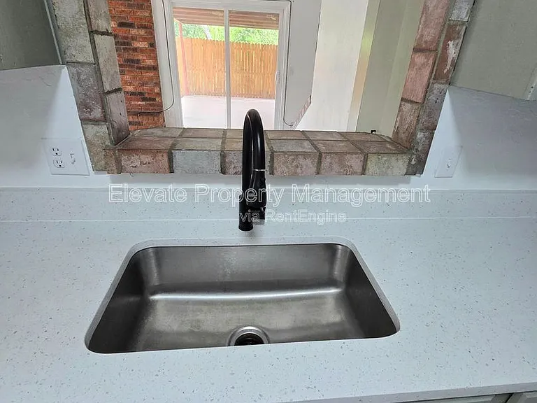 530 Westwood Ct — Photo 6