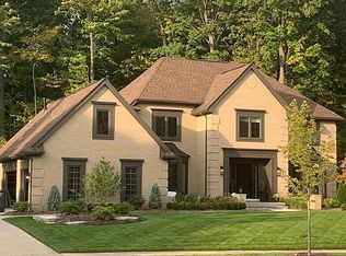 1700 Rolling Woods Dr, Troy, MI