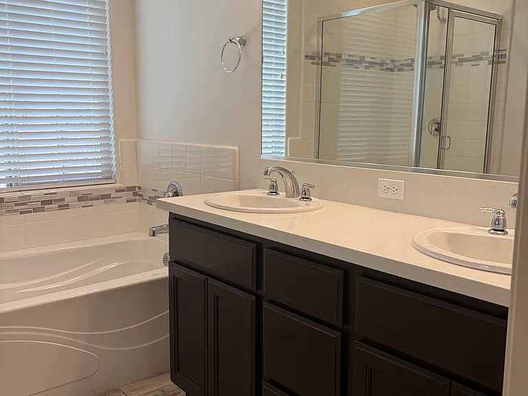 3305 S Meadowbrook St — Photo 10