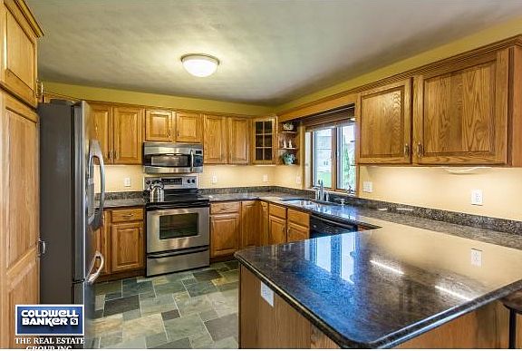 Granite Counters/Slate Floors