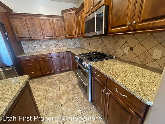 4th image of 587 N Kensention Ave