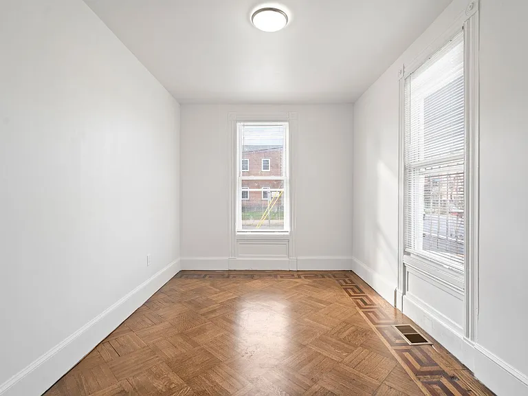 455 George St — Photo 8