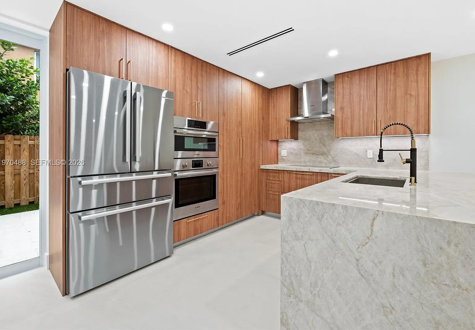 8511 NW 141st Terrace 405, Miami Lakes, FL 33016 — Photo 1