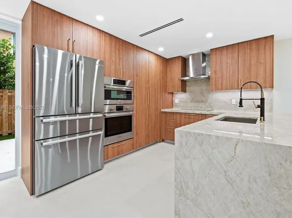 8511 NW 141st Ter APT 405, Miami Lakes, FL 33016