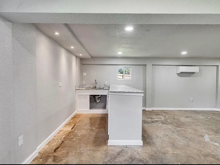 231 Dehart St #1 — Photo 12