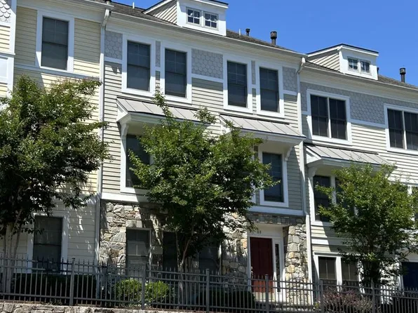 88 Washington St, Occoquan, VA 22125