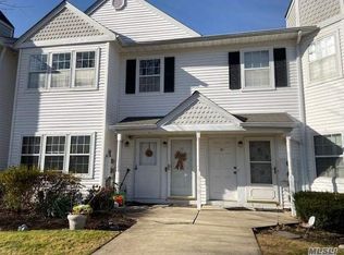 60 Country View Ln, Middle Island, NY 11953
