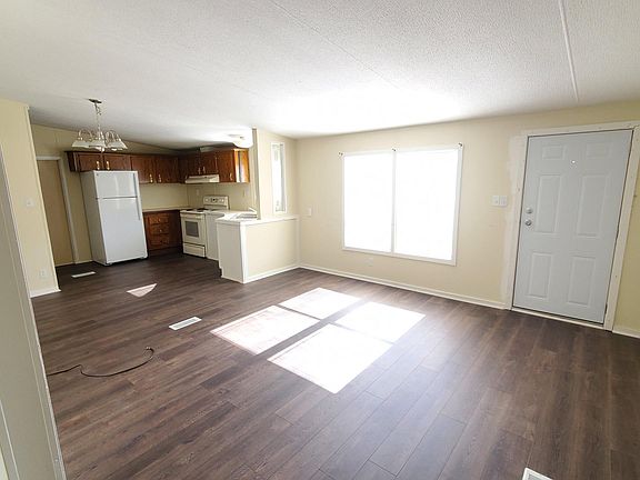 2nd image of 4225 Holcomb Cir
