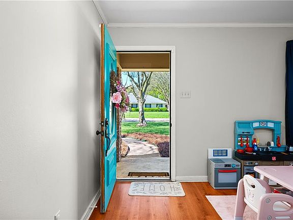 3rd image of 403 Ridgewood Blvd