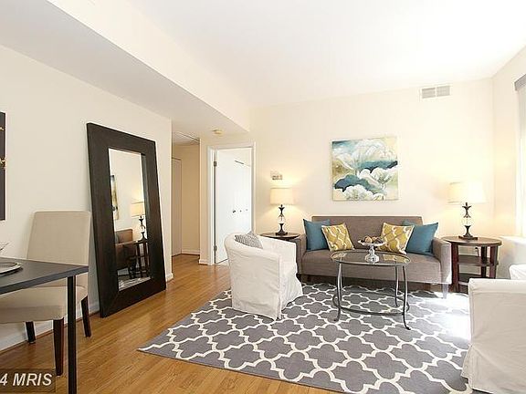 Spacious Living Room/Lots of Natural Light
