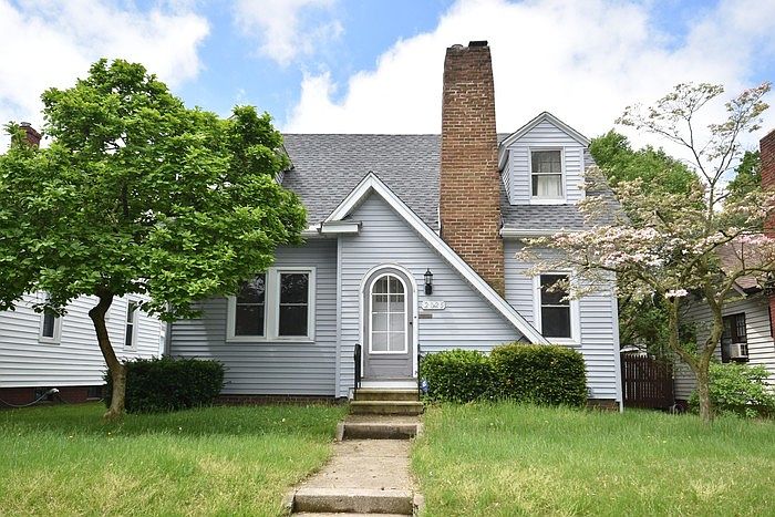 1st image of 2025 Berkley Pl