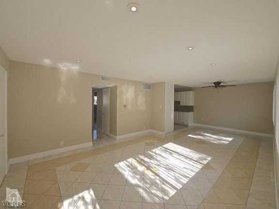 3rd image of 18547 Collins St APT B7