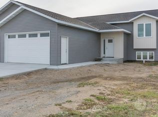 6035 Reily Rd, Bismarck, ND 58504