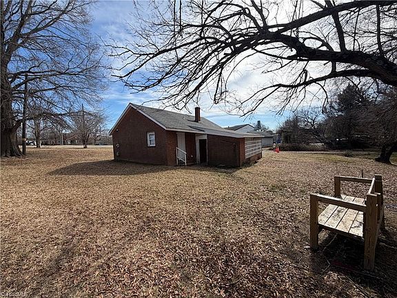 3rd image of 1222 Rauhut St