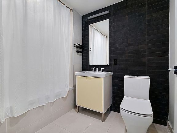 4th image of 15 E 19th St #2B