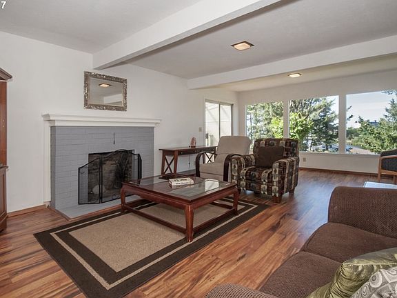 3rd image of 1463 SE 2nd Pl