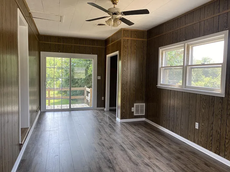 908 E Mountainview Rd — Photo 10