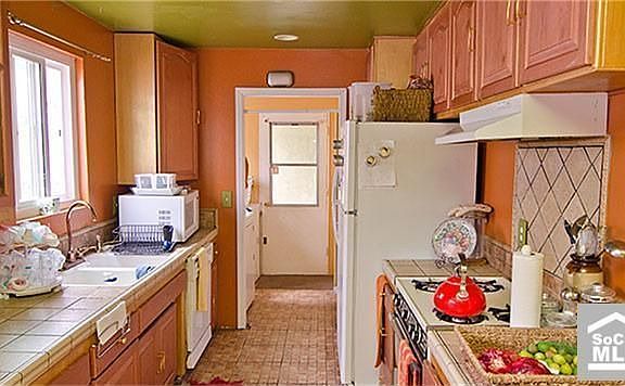 3rd image of 20827 Belshire Ave