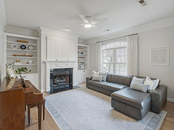 2nd image of 1131 Rustic Willow Ln