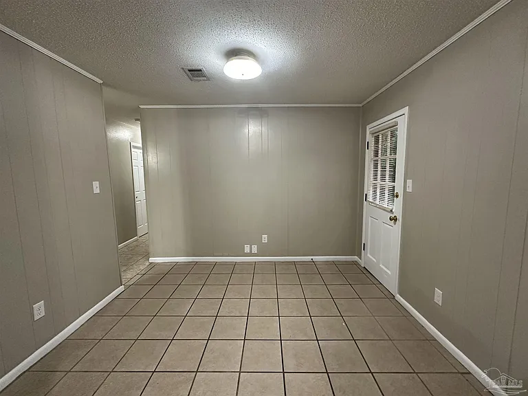 2810 Donley St — Photo 5